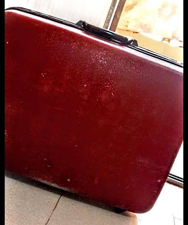 2 SUITE CASES 6000 4