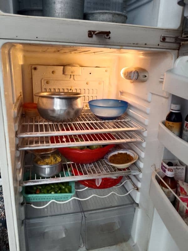 orient fridge condition 10 by 8 change krni hai eslye sale kr rahe 2