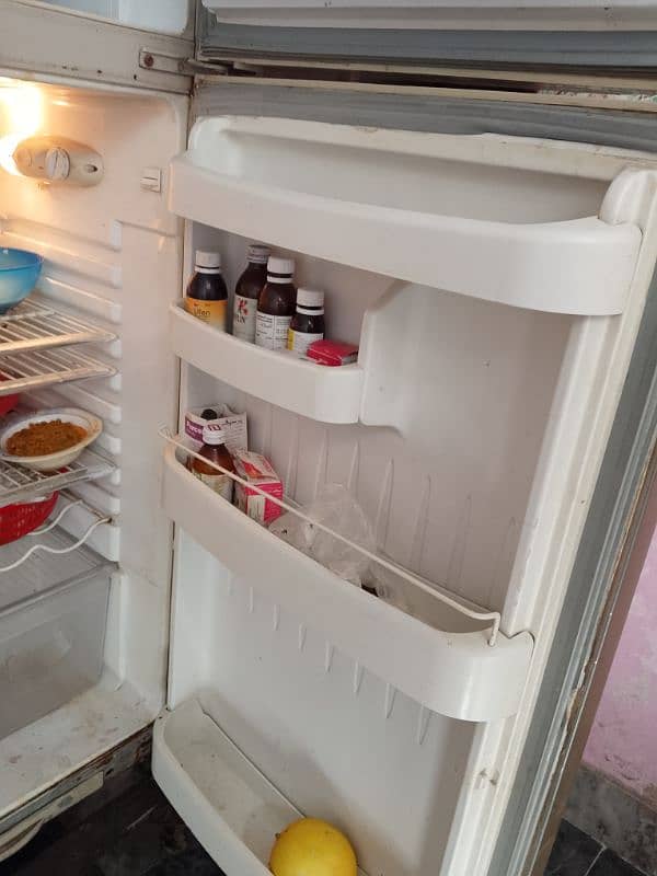 orient fridge condition 10 by 8 change krni hai eslye sale kr rahe 3