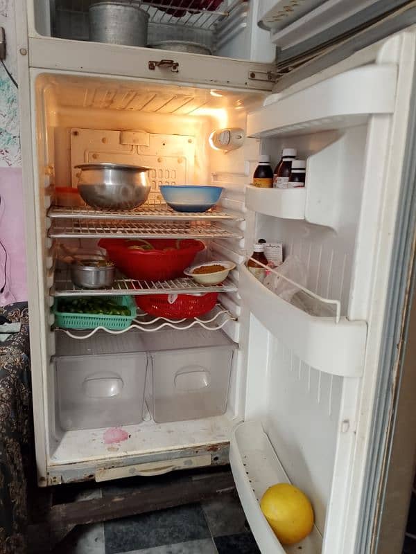 orient fridge condition 10 by 8 change krni hai eslye sale kr rahe 4