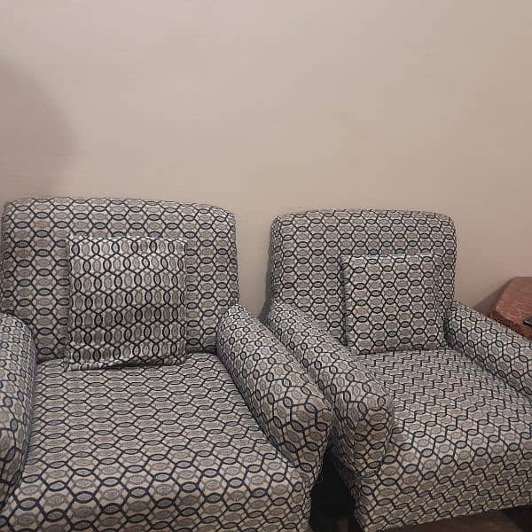 5 seater Sofa set in Good Condition 1