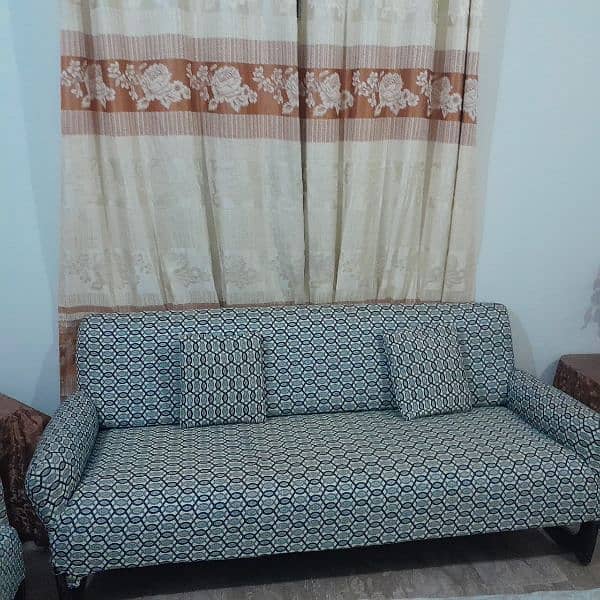 5 seater Sofa set in Good Condition 5