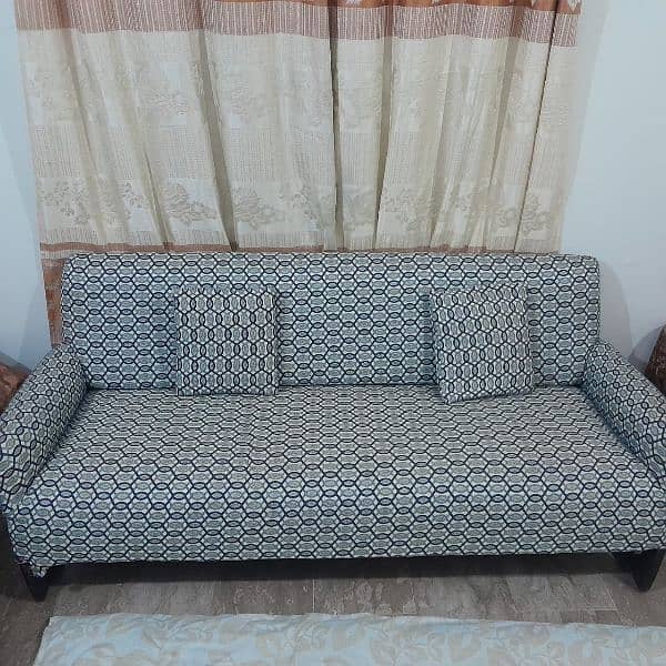5 seater Sofa set in Good Condition 6