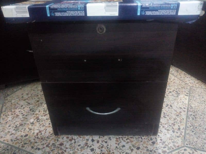 queen bed and side table for sale 8