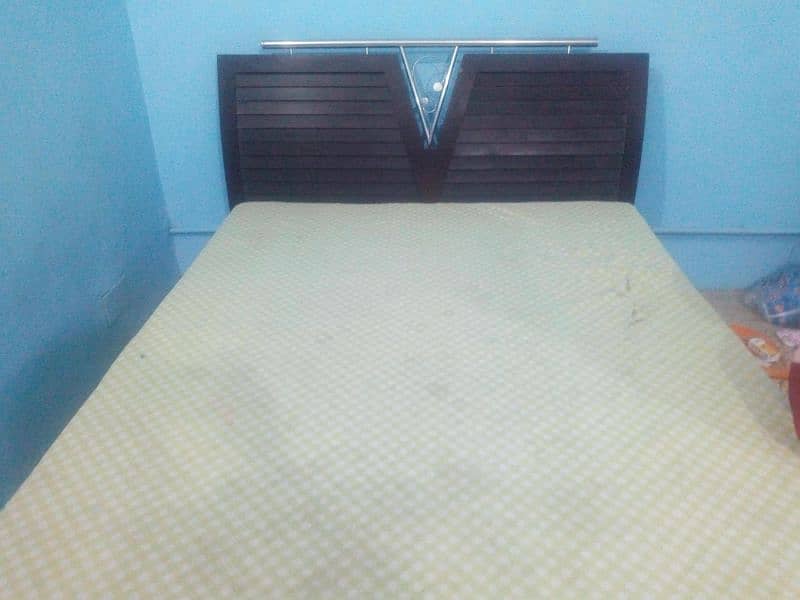 queen bed and side table for sale 9