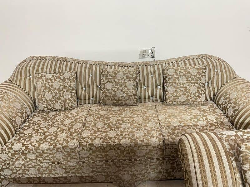 7 seater sofa with cushions 0