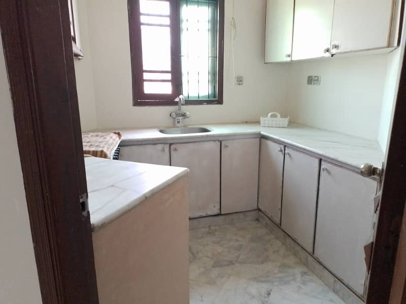 Upper portion for Rent on Khayaban-e-Bukhari. 4