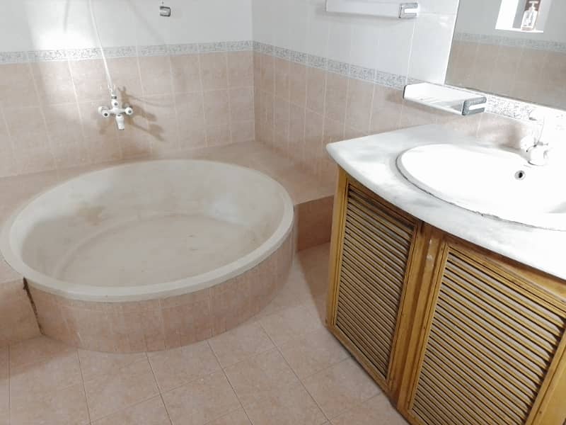 Upper portion for Rent on Khayaban-e-Bukhari. 5
