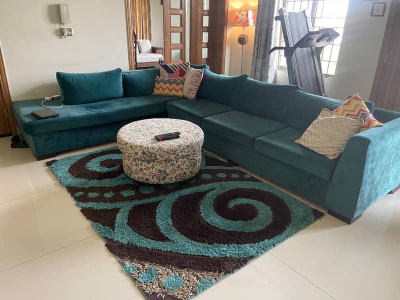 9 seater L shaped sofa with round puffy 6