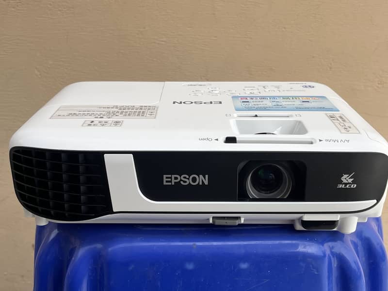 Epson (EB_x51) projecter 3