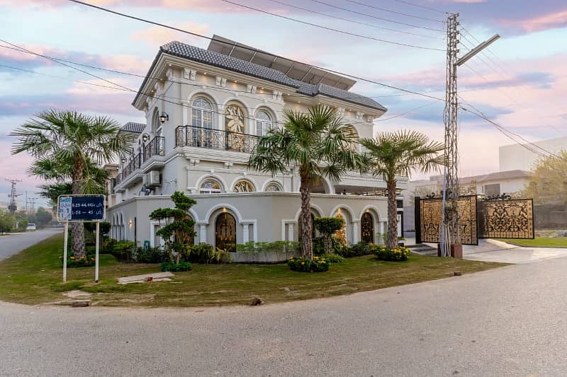 1 KANAL FULLY FURNISHED AND FULL BASEMENT HOUSE FOR SALE AT IDEAL LOCATION IN DHA PHASE 4 1