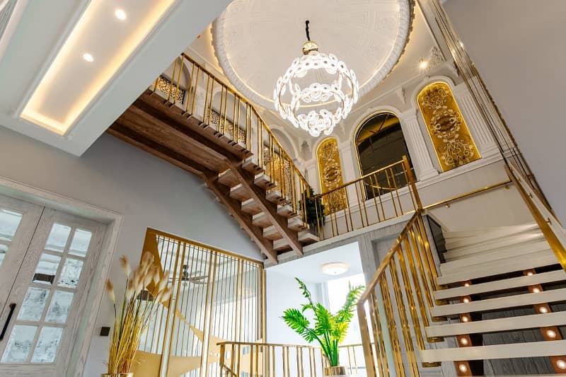 1 KANAL FULLY FURNISHED AND FULL BASEMENT HOUSE FOR SALE AT IDEAL LOCATION IN DHA PHASE 4 2