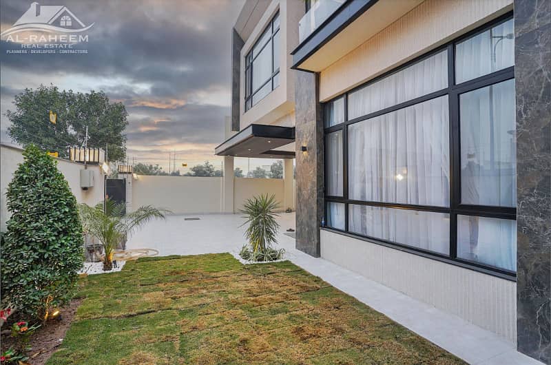 1 Kanal Slightly Used Unique Modern Design House For Sale At Prime Location Facing Park In DHA Phase 5 Lahore 3