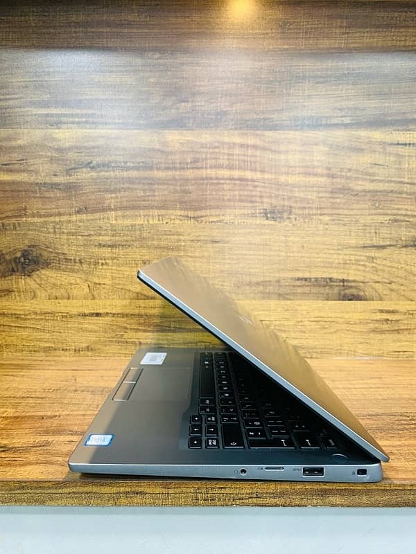 Dell Latitude 7300 Metal (Core:i7-8th Generation)(8-256GB) 1