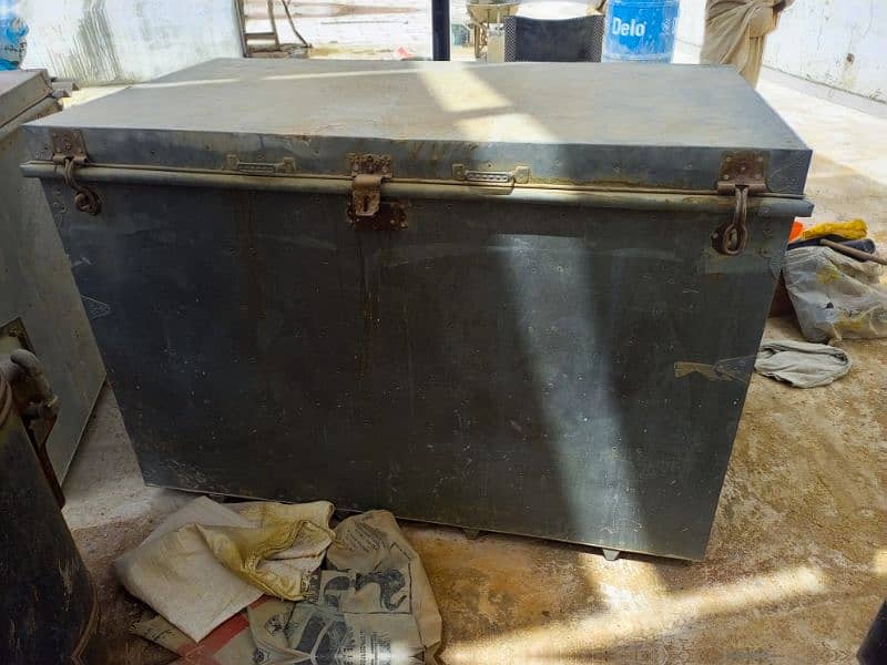 2  Trunks ( Baksa/ Paiti - بکسہ) very good condition, in heavy gauge, 1