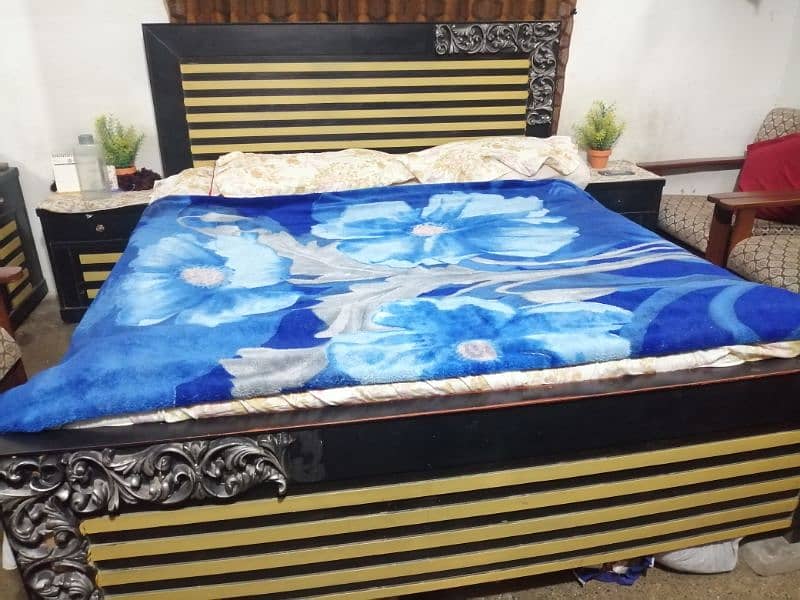 Bed set with dressing table and mirror 0