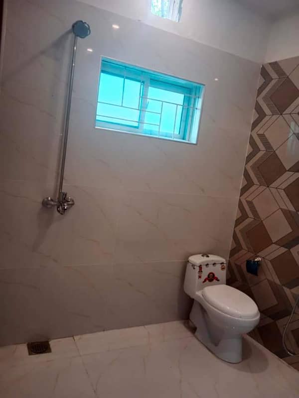 1 Kanal Upper Portion Available For Rent In Nasheman Iqbal Phase 2 4