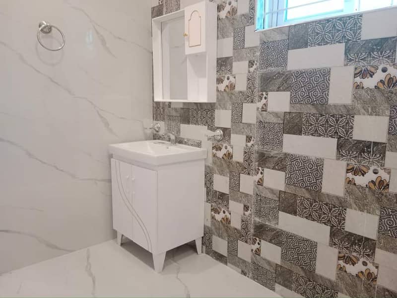 1 Kanal Upper Portion Available For Rent In Nasheman Iqbal Phase 2 6