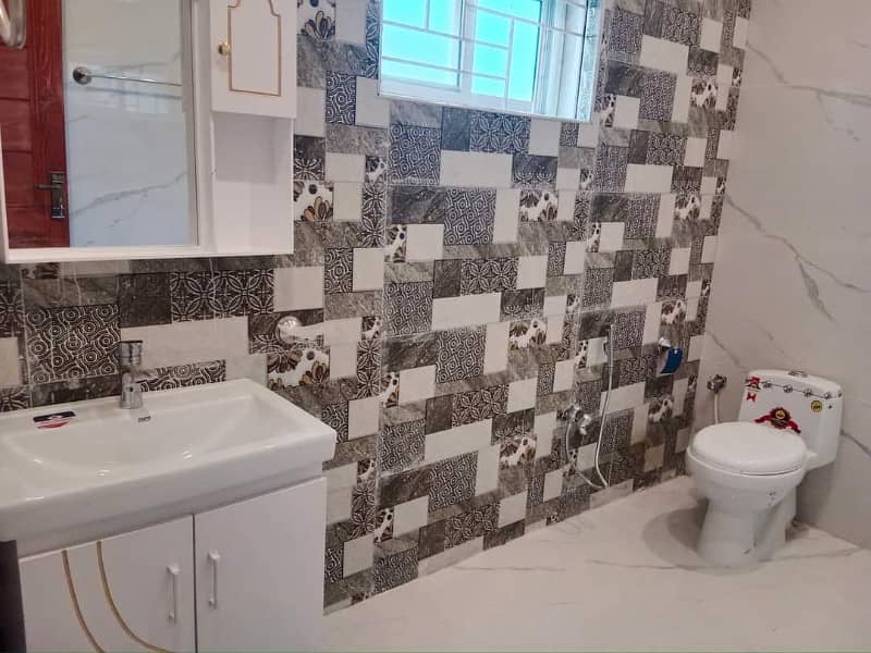 1 Kanal Upper Portion Available For Rent In Nasheman Iqbal Phase 2 15