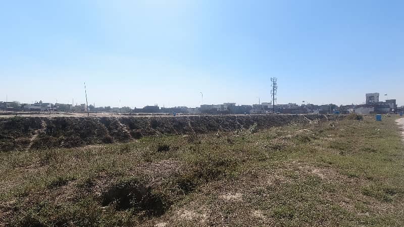 Y-200 PHASE 8 DHA POSSESSION PLOT FOR SALE 10 MARLA 8