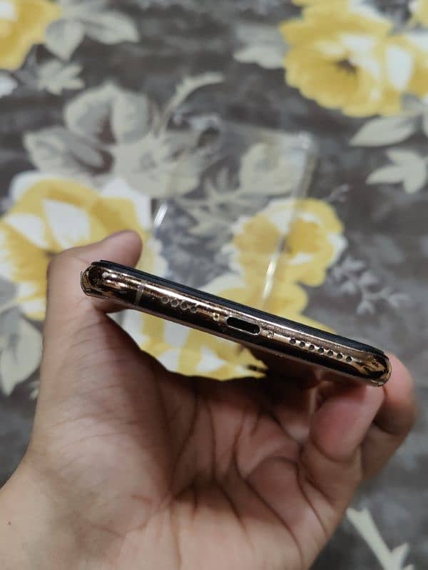 Iphone Xs Max 512GB with box PTA Approved 7