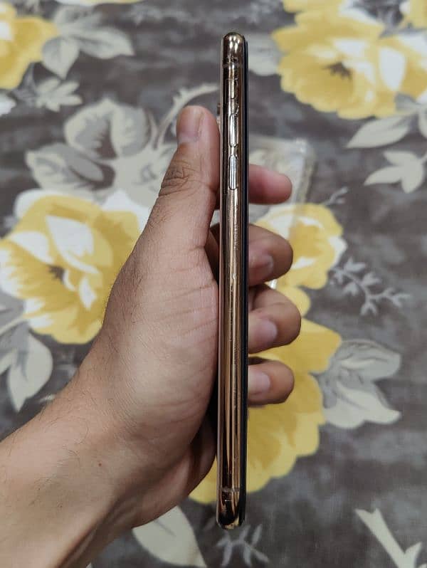 Iphone Xs Max 512GB with box PTA Approved 8