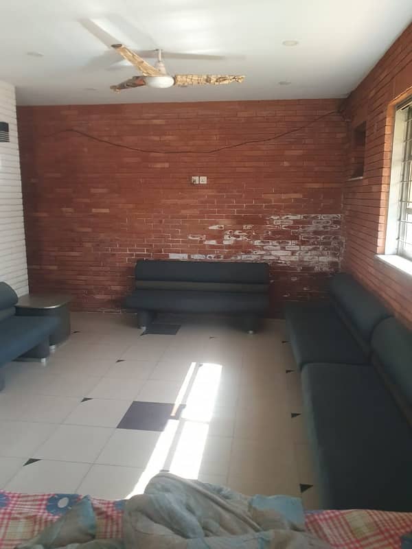 Gulberg A Well Maintained Decent Upper Portion For Silent Office Is Available On Rent. 6