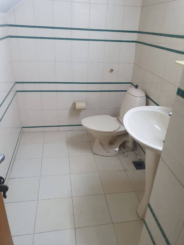 Gulberg A Well Maintained Decent Upper Portion For Silent Office Is Available On Rent. 7