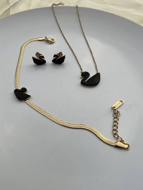 Black Swan Set with Snake Chain Bracelet 0