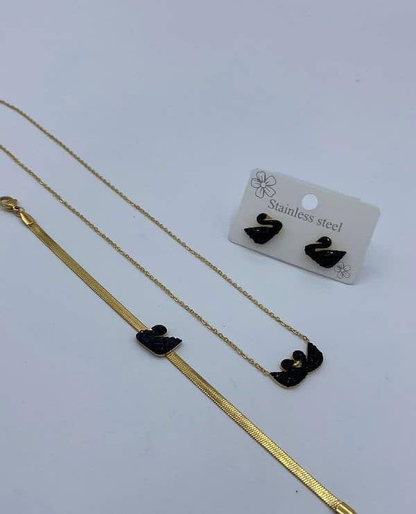 Black Swan Set with Snake Chain Bracelet 1