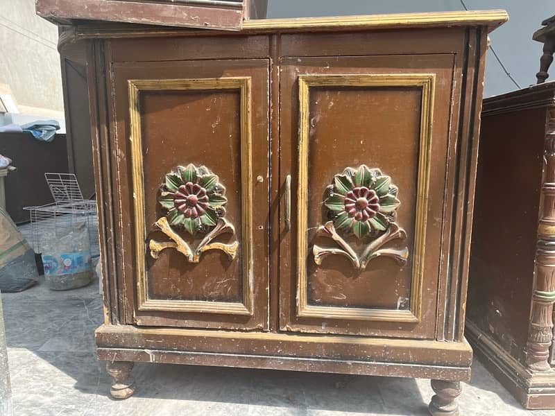 Chinoti dressing table, side tables and iron stand for sale 4