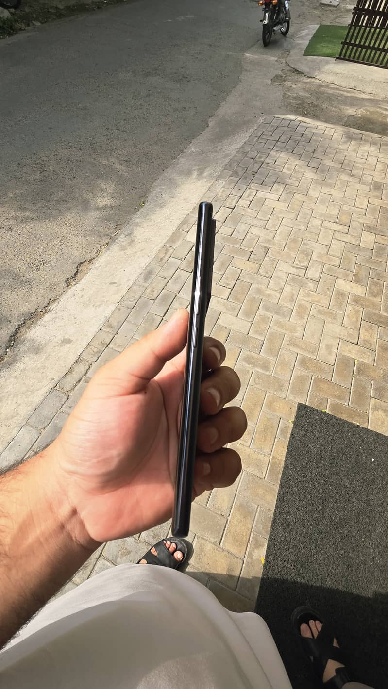 Infinix Note 40 Pro +5G 3
