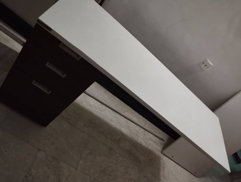 Interwood table defective 0