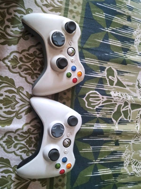 xBox360 original condition with two rmote 1