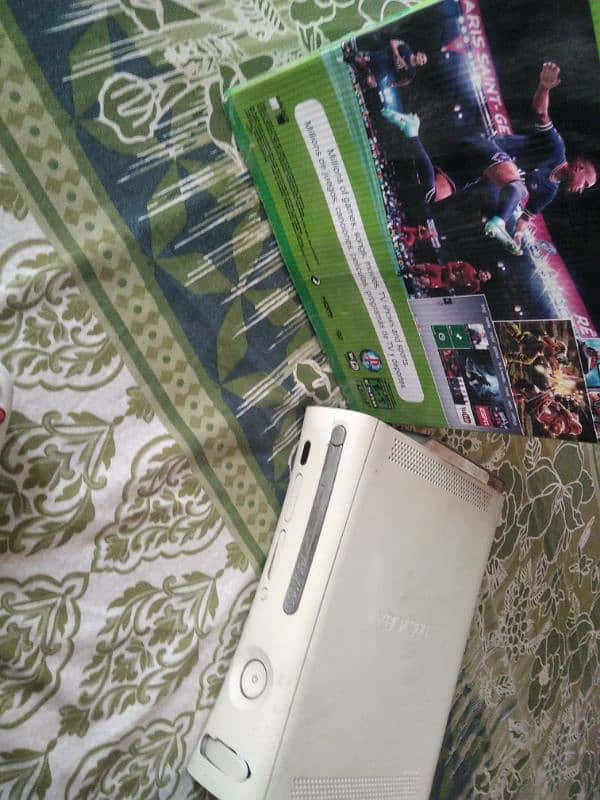 xBox360 original condition with two rmote 3