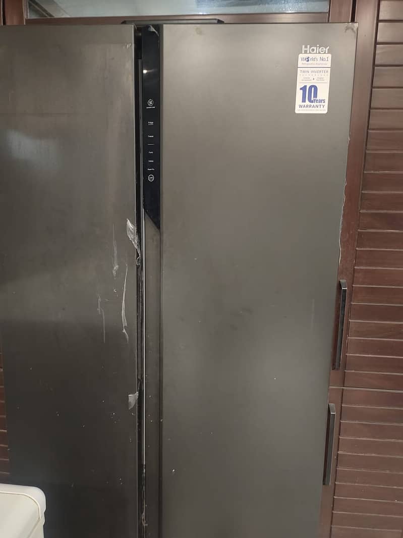 "Luxury Refrigerator for Sale – High-End, Modern Design!" 0