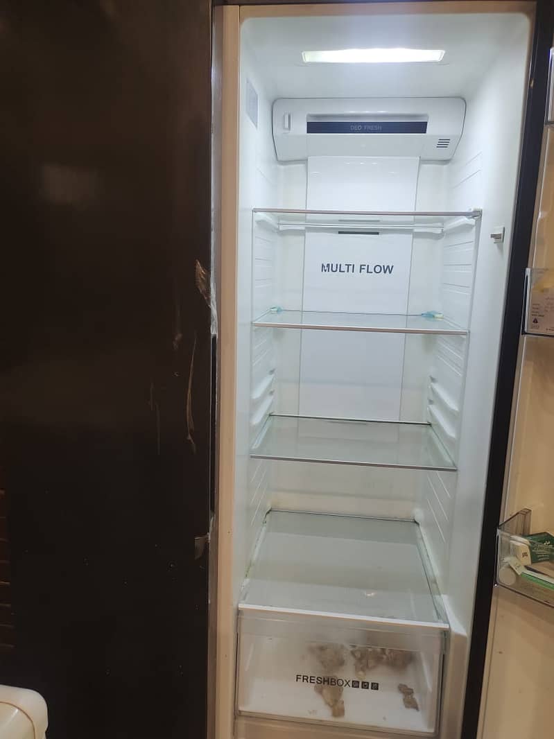 "Luxury Refrigerator for Sale – High-End, Modern Design!" 3