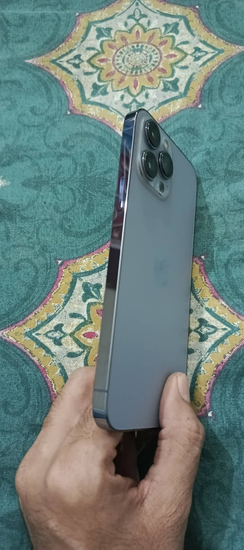 Apple iPhone 13 Pro Max 2