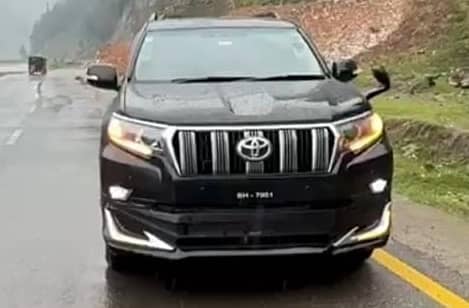 Rent A Car Land Cruiser V8 Fortuner Revo BMW Available In Multan 19