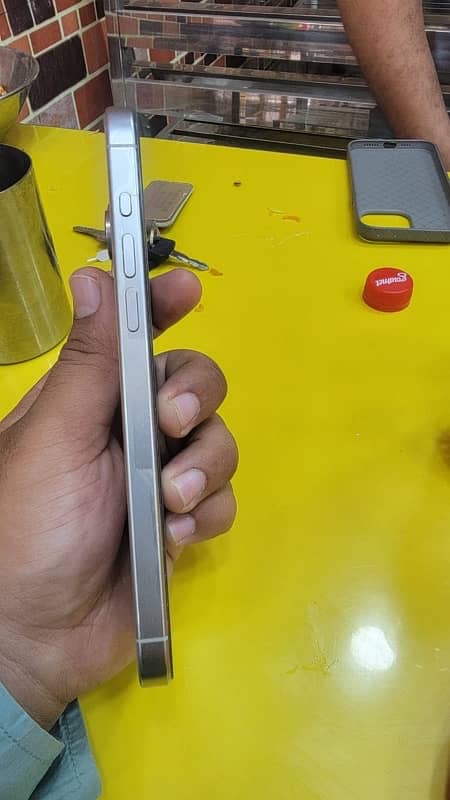 Iphone 15 pro max with box 6