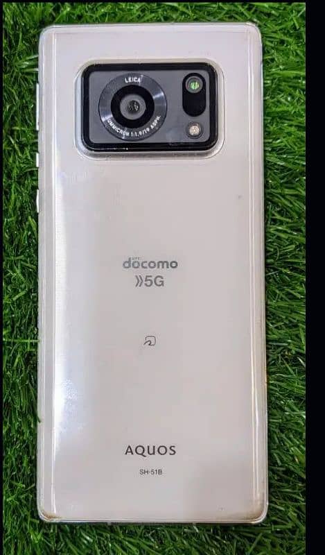 R6 AQUOS 1