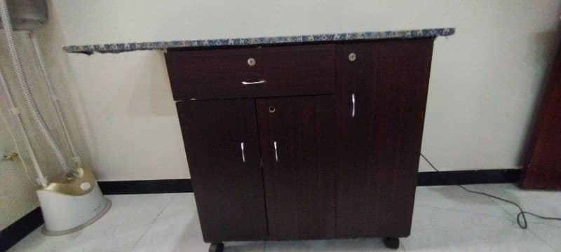 iron stand in good condition 2