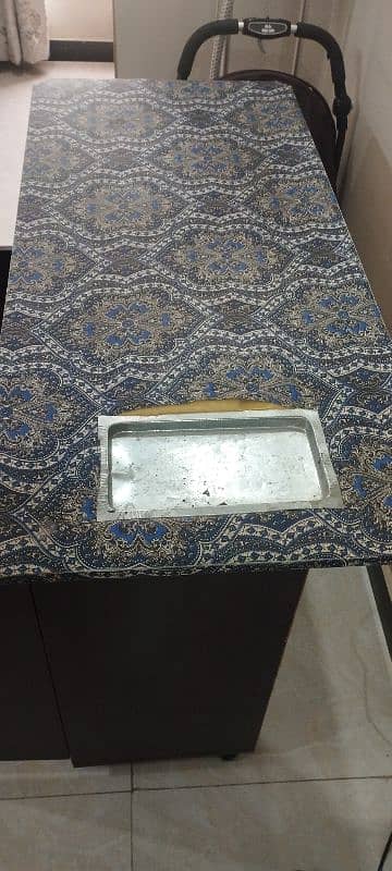 iron stand in good condition 3
