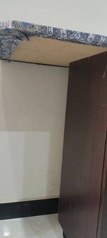 iron stand in good condition 4