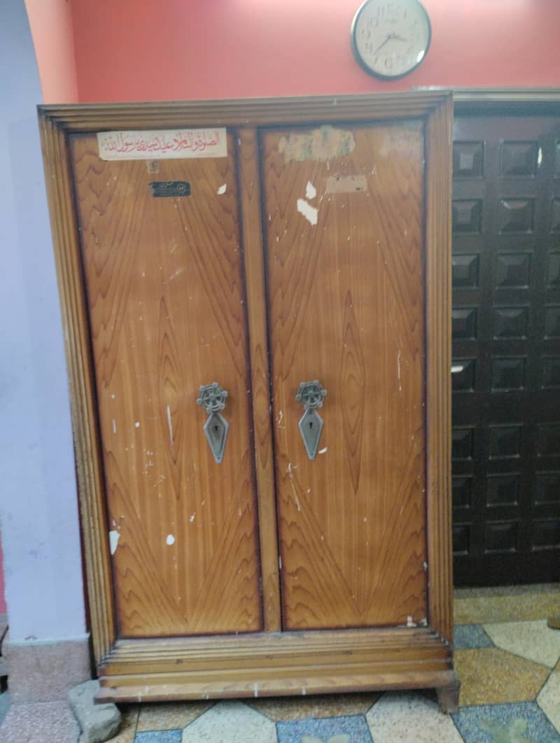 Second hand use aluminium almari ki available for selling 7