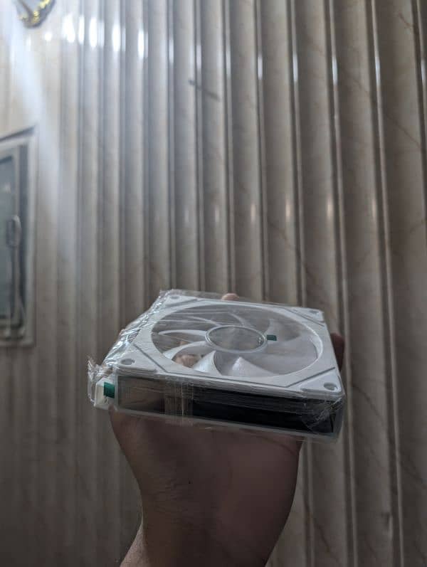 lian li Style ARGB PC fans 3pcs white 1