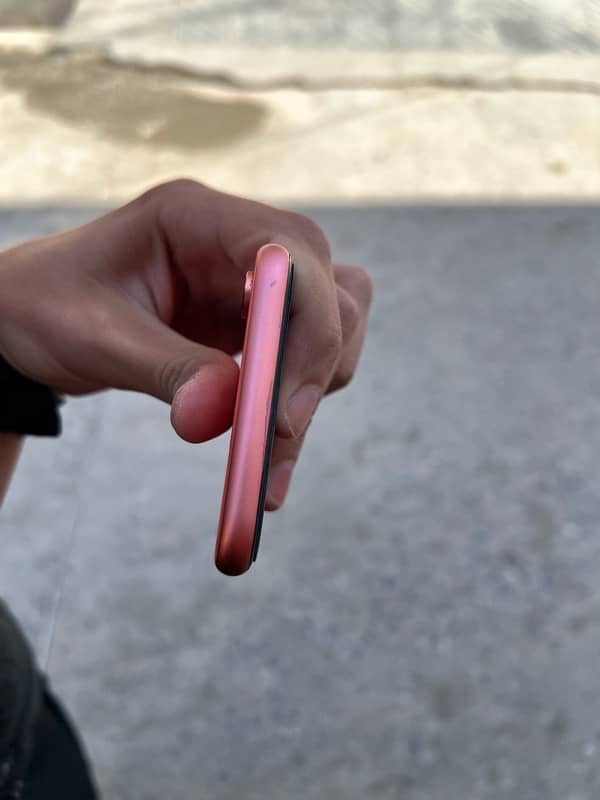 iPhone XR 03274061810 1