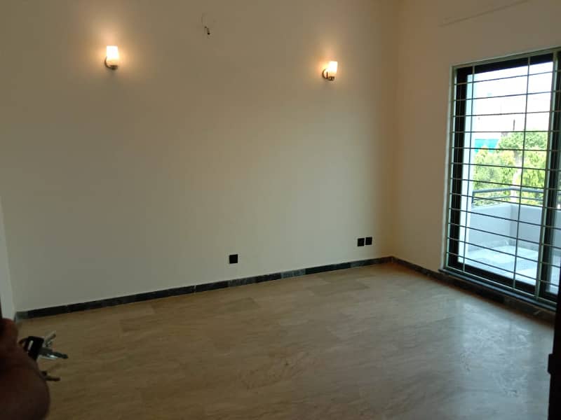 Hot Location Lavish House Available For Sale In Iqbal Park Adjusent To Dha Phase1 21
