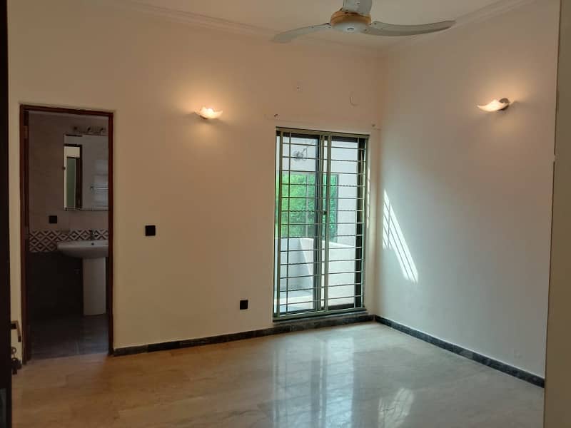 Hot Location Lavish House Available For Sale In Iqbal Park Adjusent To Dha Phase1 28