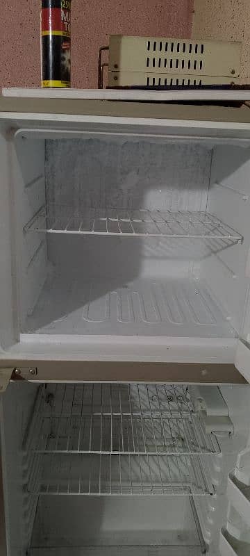 Dawlance small size fridge. 10/10 2